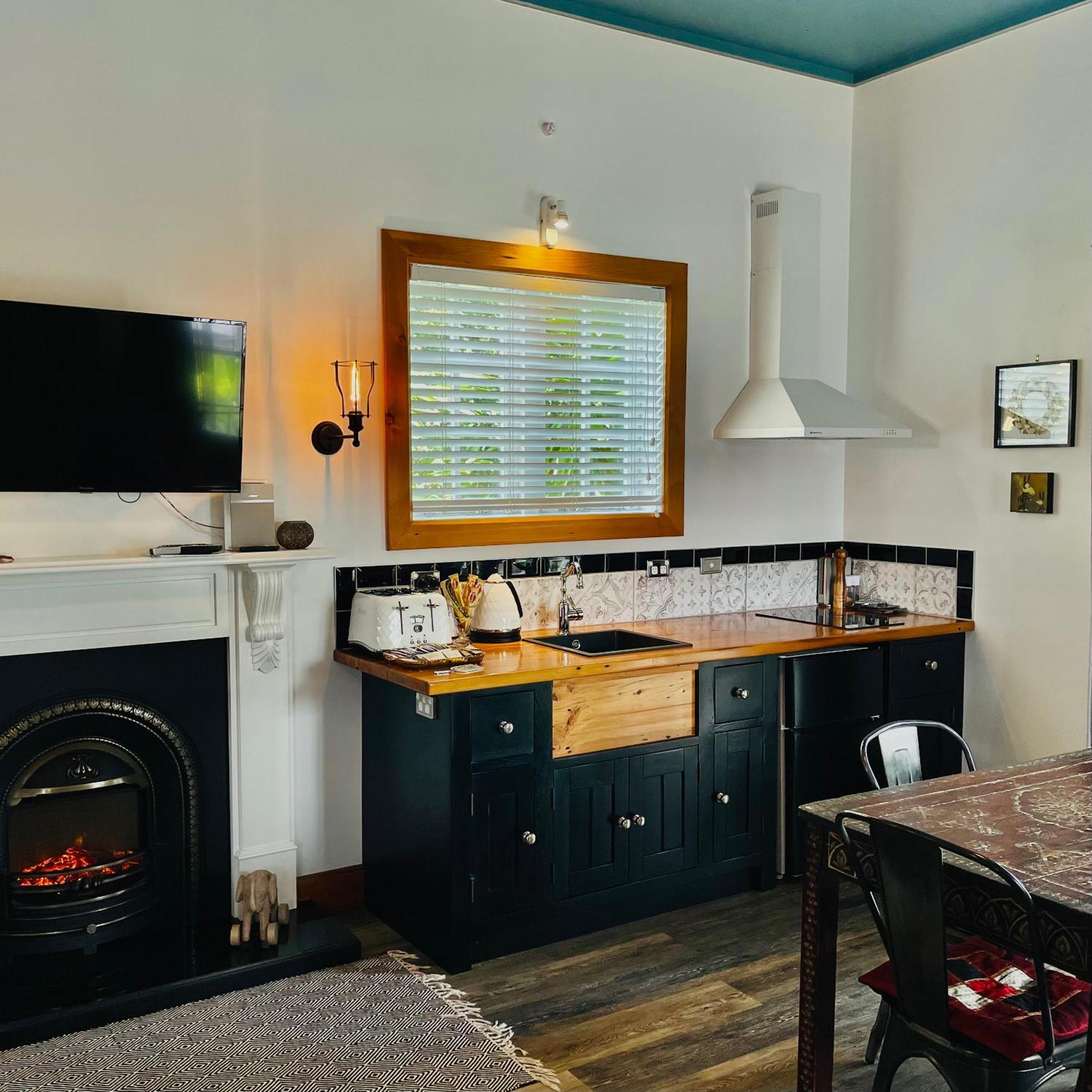 Marriners Luxury Guesthouse Rawene ภายนอก รูปภาพ